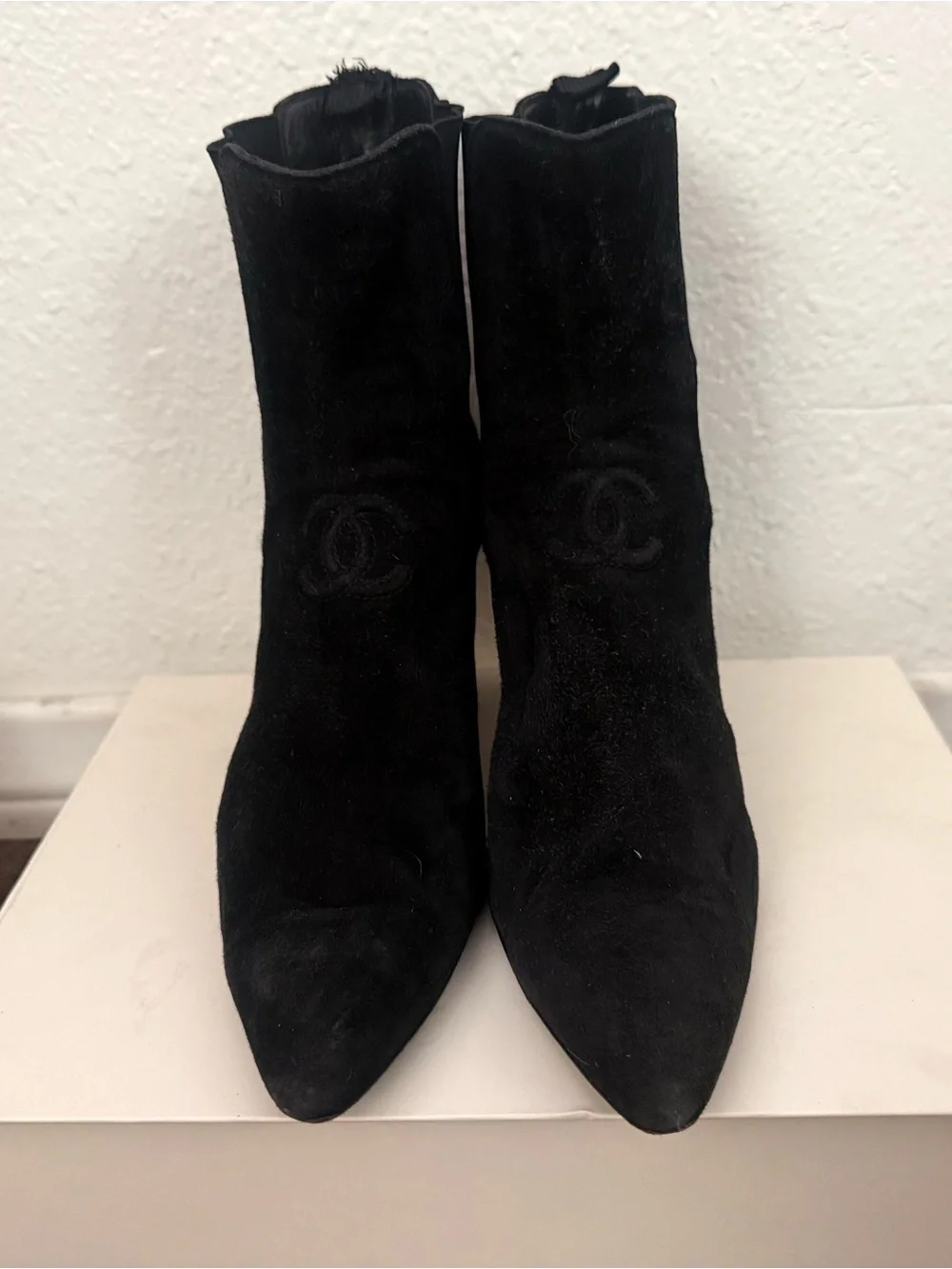 RARE VINTAGE CHANEL Black Suede Pointed Toe Ankle Boots with CC Emblem EU 38